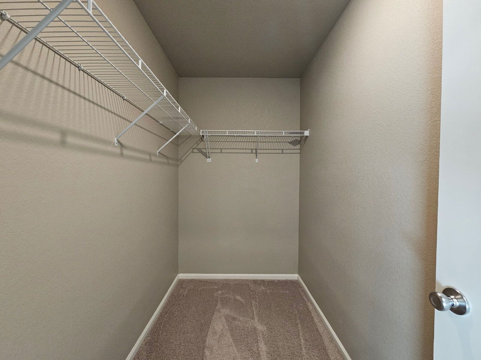 Modern 4-Bedroom Home with Finished Basement & Granite Kitchen in Parker property image