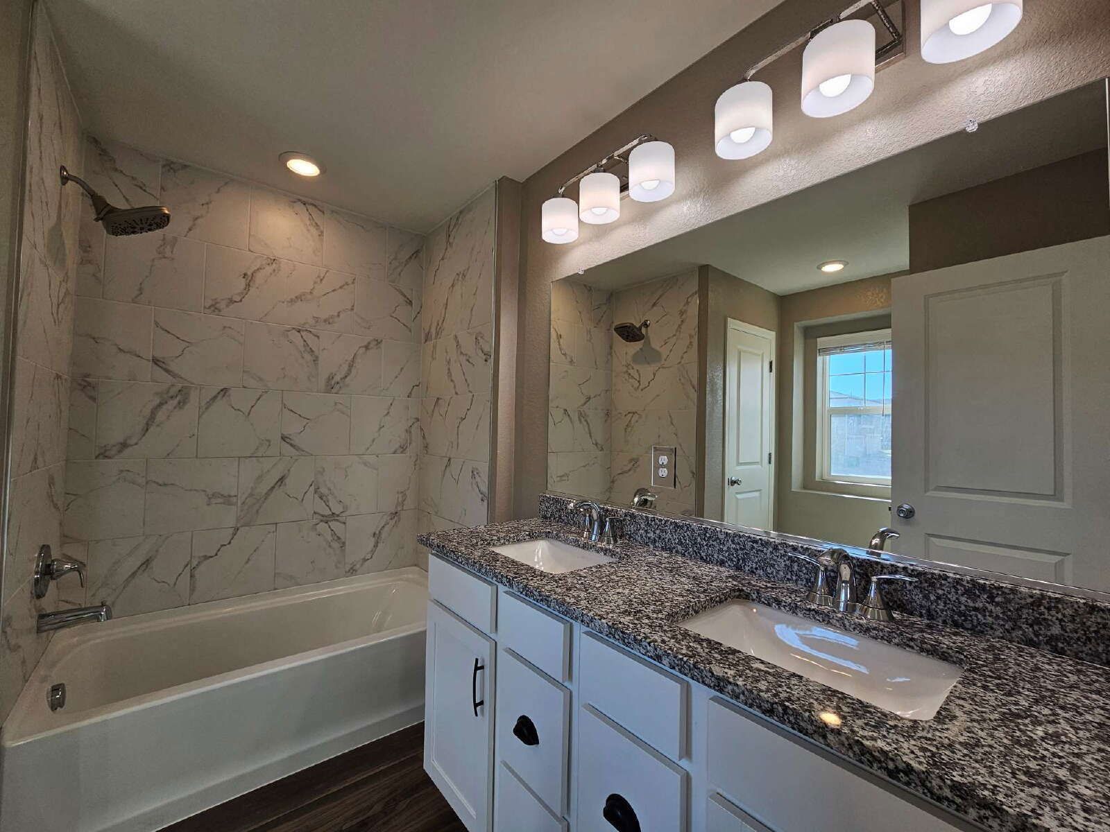 Modern 4-Bedroom Home with Finished Basement & Granite Kitchen in Parker property image