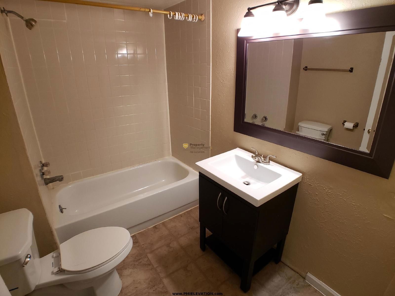 Modern 2BR Garden Unit in NW Denver’s Harkness Heights property image